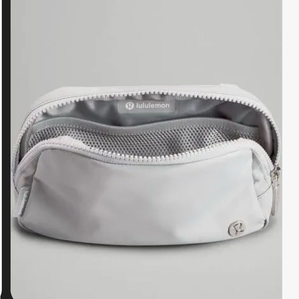 🩶Lululemon Silver Gray / white Everywhere Belt Bag - Picture 2 of 9